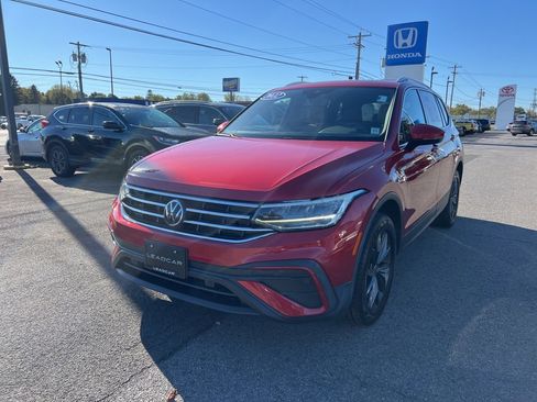 Used 2022 Volkswagen Tiguan SE image 1