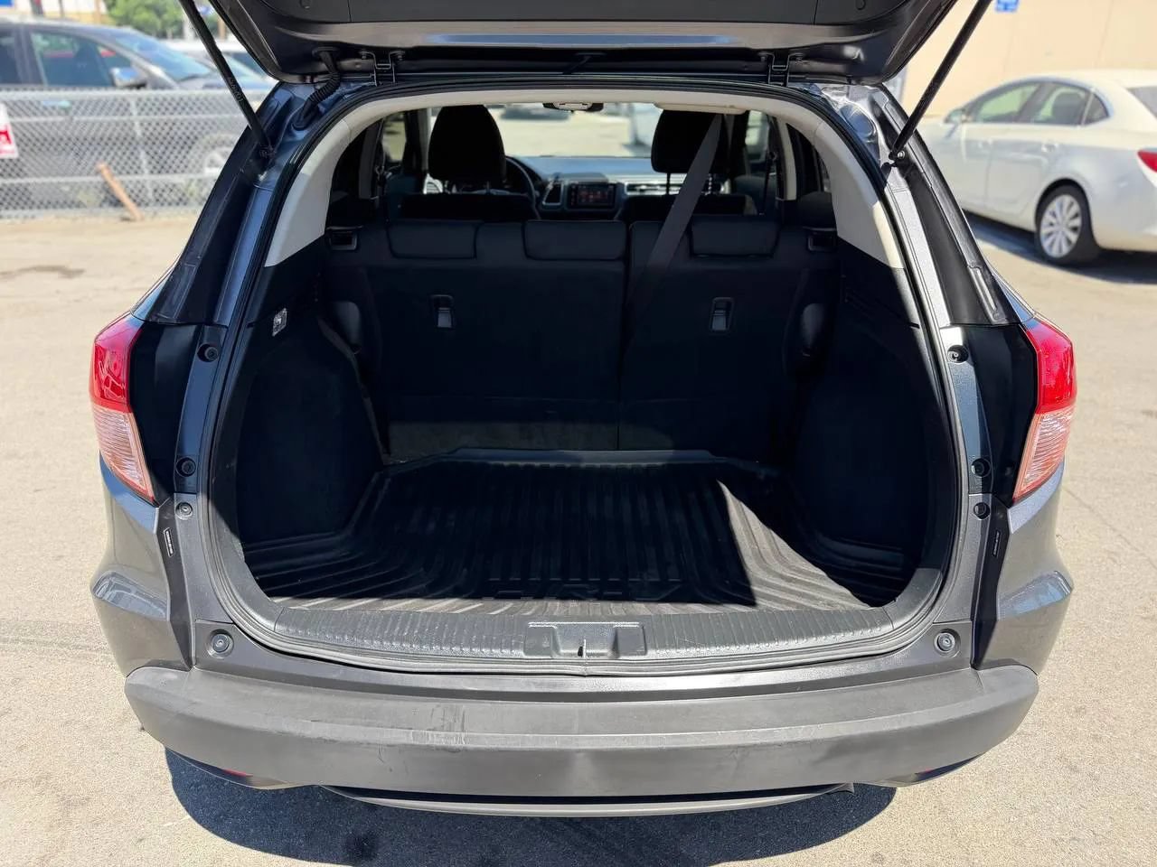 Used 2018 Honda HR-V EX image 32