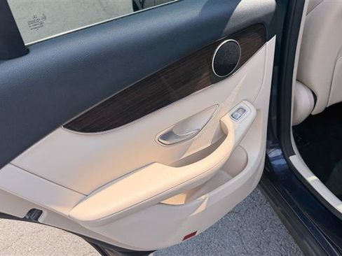 Used 2017 Mercedes-Benz GLC 300 4MATIC image 23