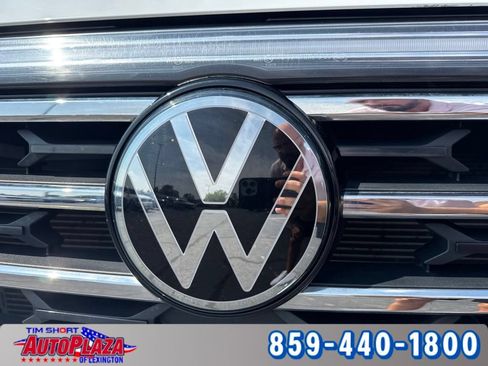 Used 2025 Volkswagen Atlas SE AWD/4WD image 14