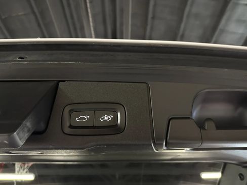 Used 2022 Volvo XC60 B5 Momentum image 25