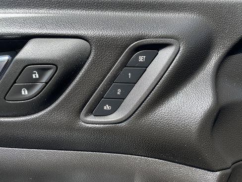 Used 2023 GMC Acadia SLT w/ Elevation Edition image 32