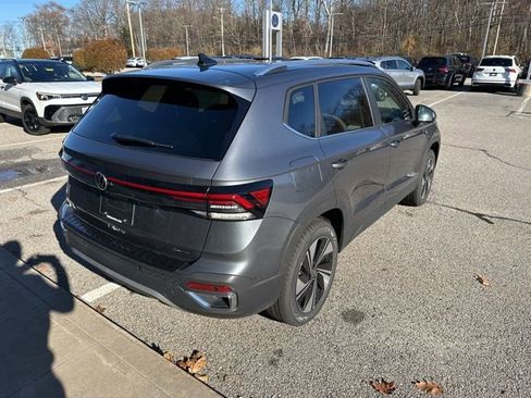 New 2026 Volkswagen Taos SE image 7