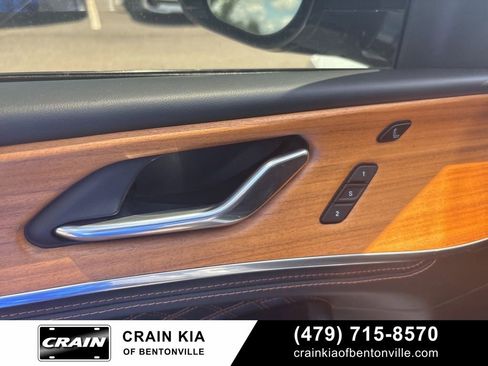 Used 2025 Jeep Grand Cherokee L Summit AWD/4WD image 12