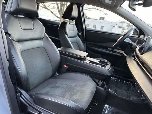 Used 2023 Nissan Ariya AWD image 9