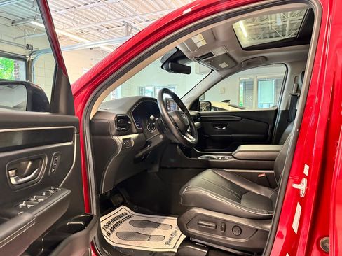 Used 2025 Honda Pilot Elite image 9