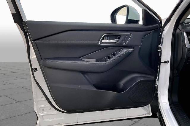 Certified 2025 Nissan Rogue Platinum w/ Platinum Premium Package FWD image 22