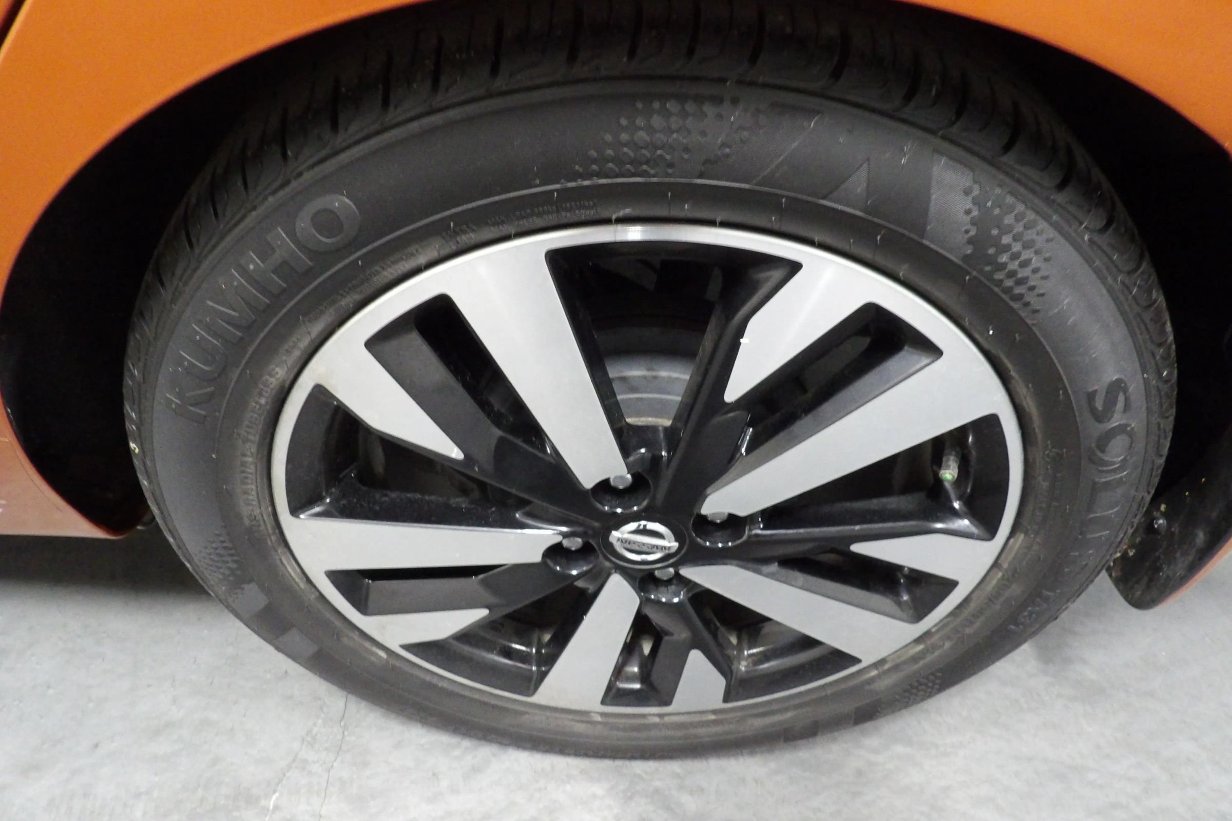 Used 2022 Nissan Versa SR FWD image 22