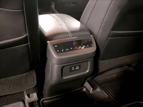 Used 2022 Nissan Pathfinder SL w/ SL Premium Package FWD image 31