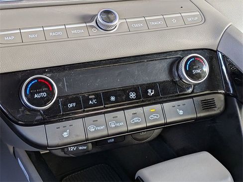 Used 2025 Hyundai Elantra SEL image 23