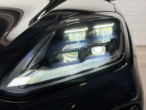 Used 2025 Porsche Cayenne Coupe image 10