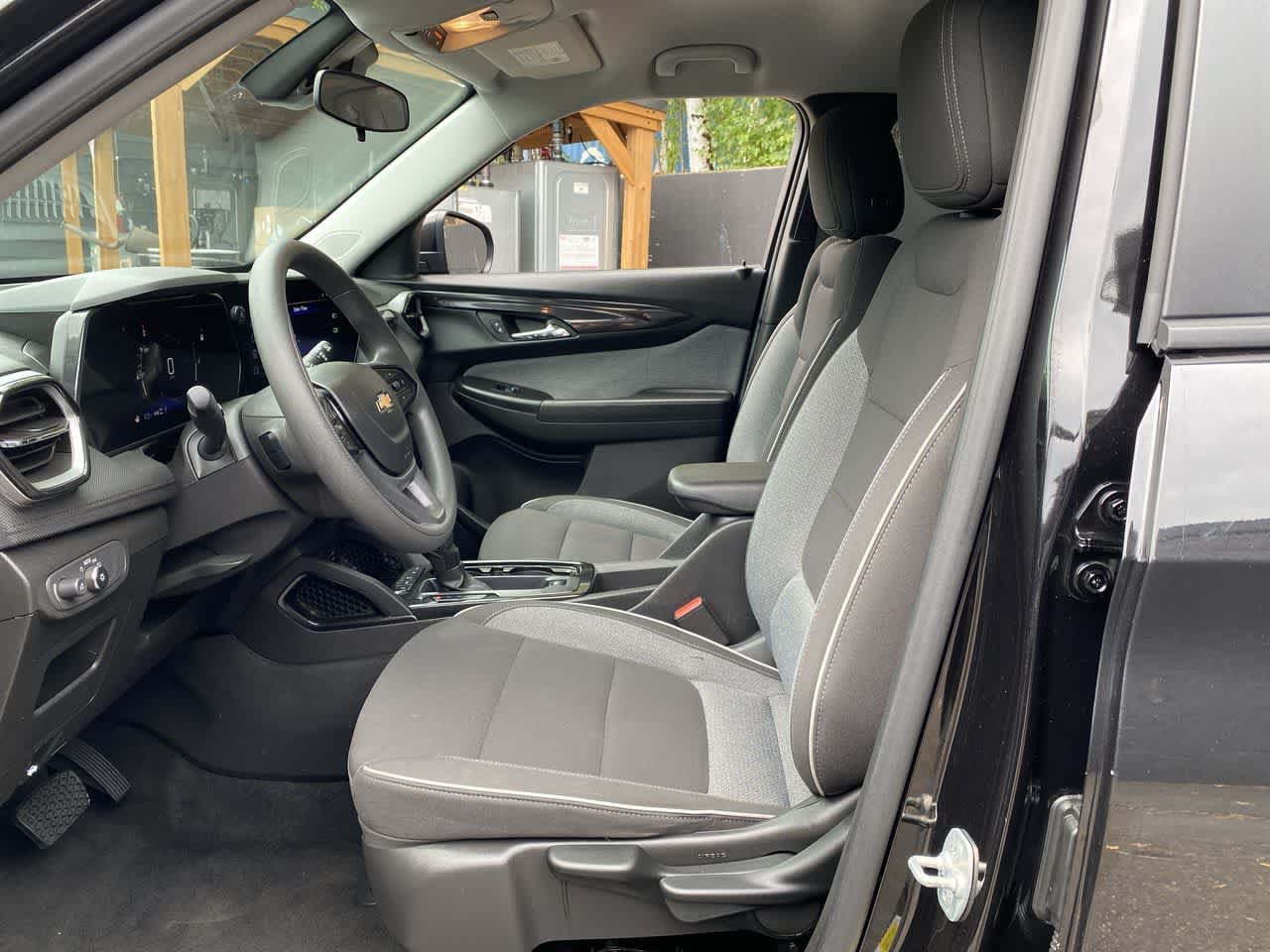 Used 2025 Chevrolet TrailBlazer LT AWD/4WD image 14