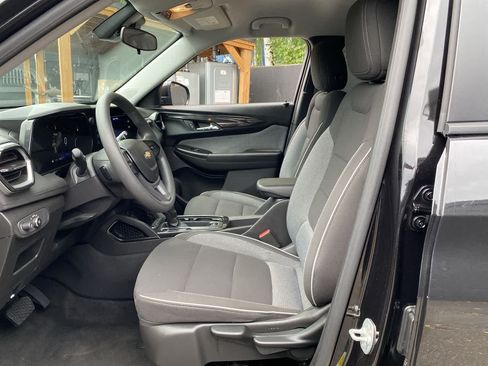Used 2025 Chevrolet TrailBlazer LT AWD/4WD image 14