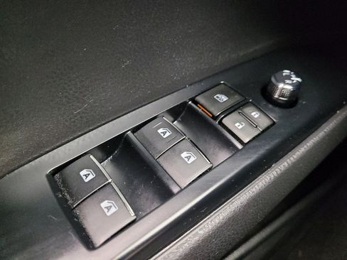 Used 2019 Toyota Camry XLE image 27