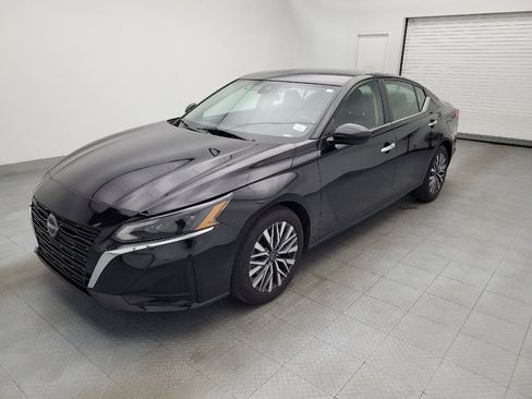 Used 2023 Nissan Altima 2.5 SV image 2