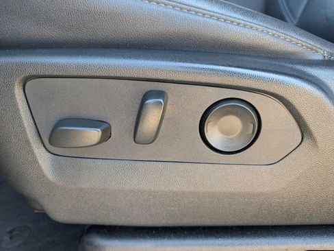 Used 2024 Chevrolet Suburban LT image 23