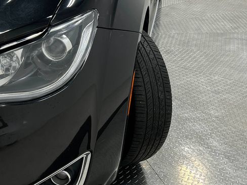 Used 2019 Chrysler Pacifica Touring-L FWD image 40