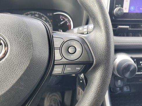 Used 2023 Toyota RAV4 LE image 22