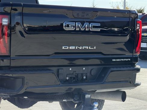Used 2024 GMC Sierra 2500 Denali Ultimate image 6