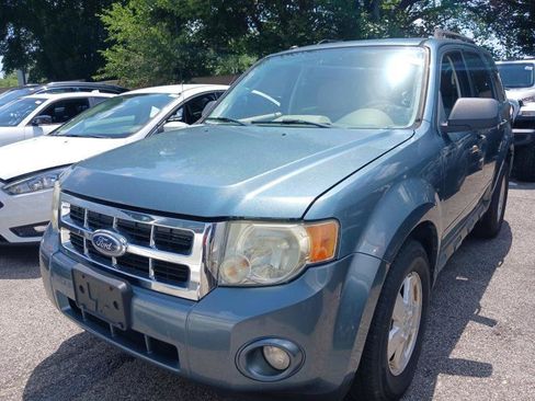 Used 2010 Ford Escape XLT AWD/4WD image 2