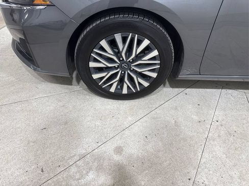 Used 2025 Nissan Altima 2.5 SV FWD image 12