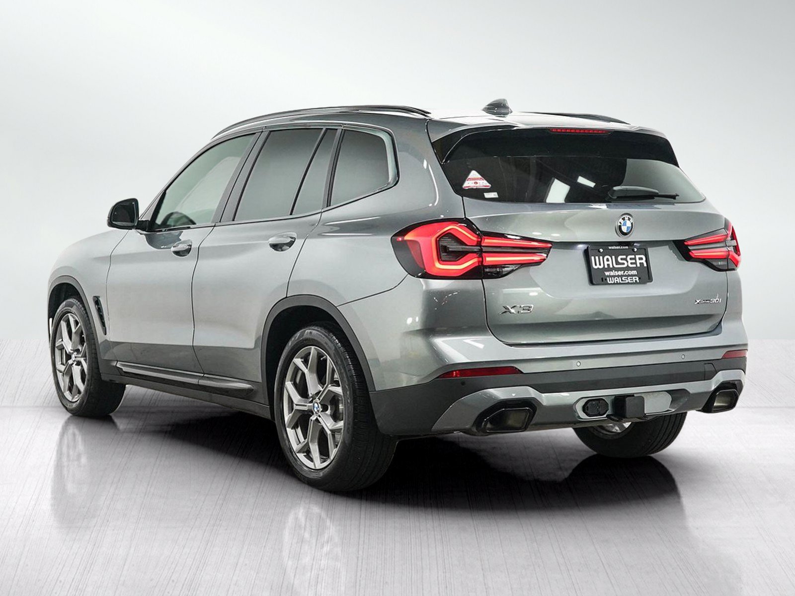 Used 2023 BMW X3 xDrive30i AWD/4WD image 3