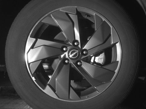 Used 2025 Nissan Rogue SV FWD image 13