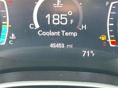 Used 2024 Chrysler Pacifica Touring-L image 37