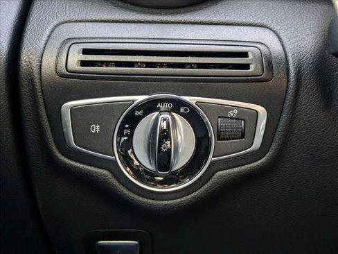 Used 2017 Mercedes-Benz GLC 300 4MATIC image 10