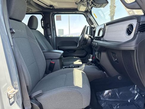 Used 2024 Jeep Wrangler Sahara image 36