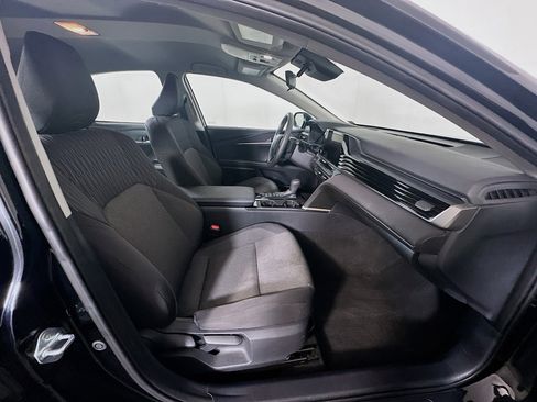 Used 2025 Toyota Camry LE image 32