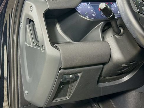 Certified 2023 Land Rover Defender 130 X-Dynamic SE AWD/4WD image 10