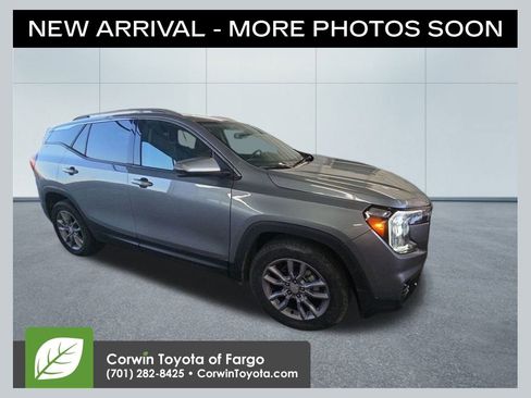 Used 2024 GMC Terrain SLT image 1