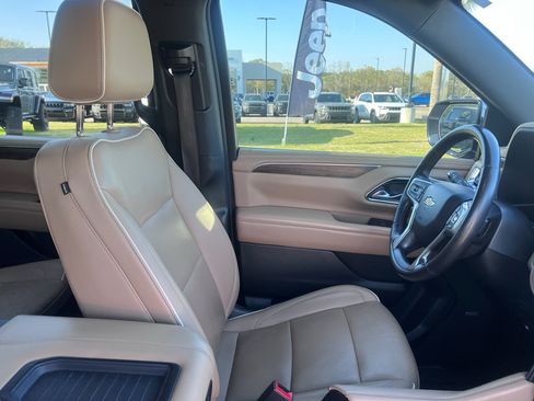 Used 2022 Chevrolet Tahoe Premier w/ Premium Package image 16