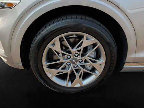 Used 2025 Genesis GV70 2.5T AWD/4WD image 13