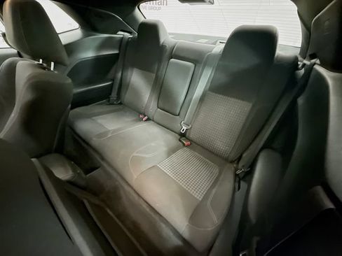 Used 2015 Dodge Challenger SXT w/ Driver Convenience Group RWD image 23