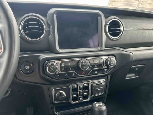 Used 2022 Jeep Wrangler Unlimited Sahara w/ Cold Weather Group image 30