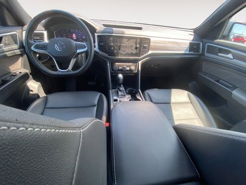 Used 2022 Volkswagen Atlas Cross Sport SE w/ Panoramic Sunroof Package image 10