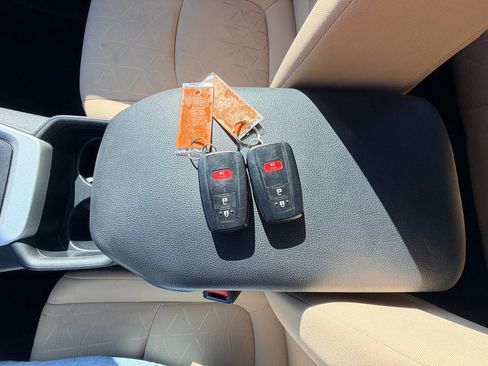 Used 2021 Toyota RAV4 XLE image 28