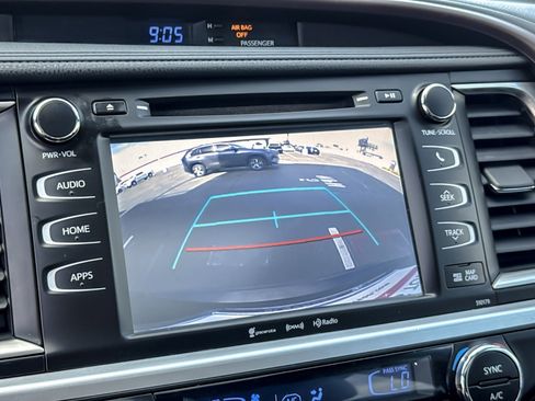 Certified 2018 Toyota Highlander XLE w/ Carpet Mat Package (TMS) image 20