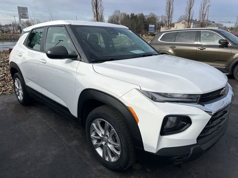 Used 2023 Chevrolet TrailBlazer LS image 3