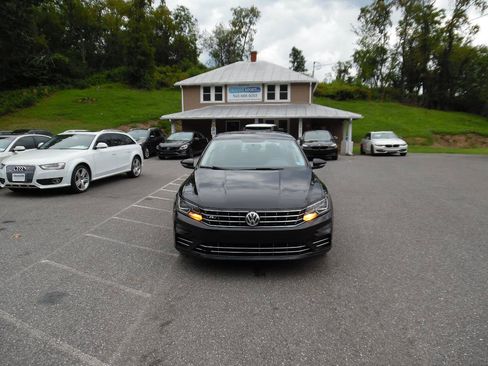 Used 2017 Volkswagen Passat 1.8T R-Line FWD image 9
