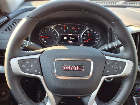 Used 2024 GMC Terrain SLT w/ Infotainment Package II image 10