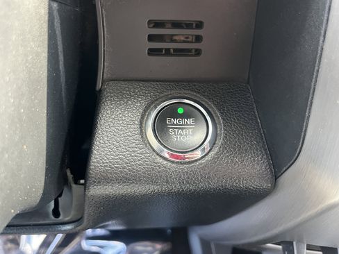 Used 2015 Ford F150 Platinum w/ Equipment Group 701A Luxury AWD/4WD image 22