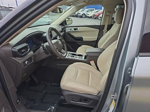 Used 2023 Ford Explorer Platinum w/ Class IV Trailer Tow Package image 18