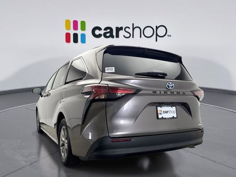 Used 2022 Toyota Sienna LE AWD/4WD image 3