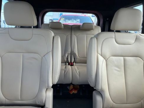 Used 2023 Jeep Grand Cherokee L Limited RWD image 17