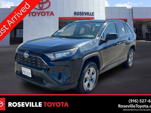 Used 2022 Toyota RAV4 LE AWD/4WD image 1