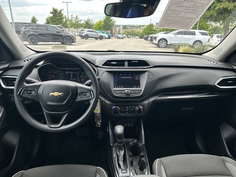 Used 2021 Chevrolet TrailBlazer LS FWD image 33