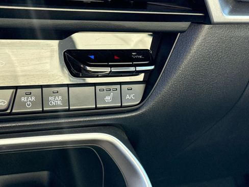 Used 2025 MAZDA CX-70 Plug-In Hybrid w/ Premium Pkg image 31